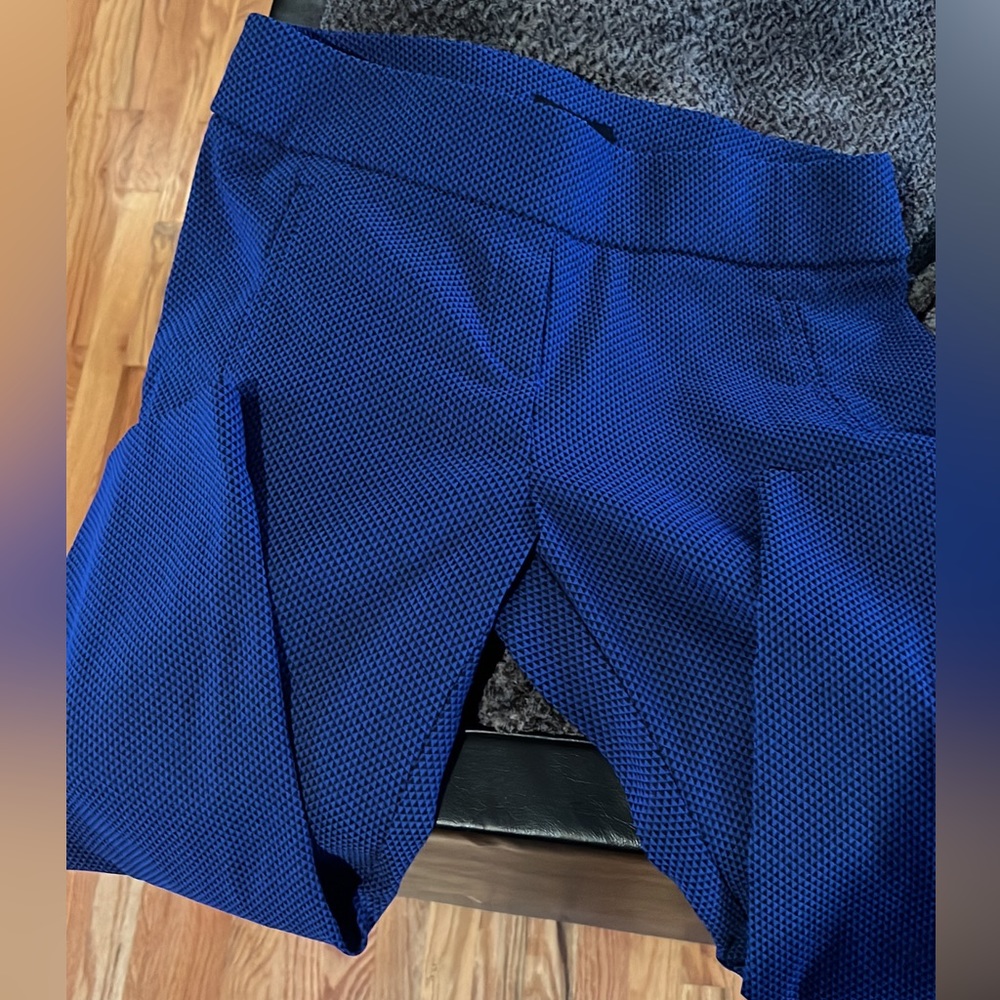 Apt 9 women’s ankle cropped pants. Size 14